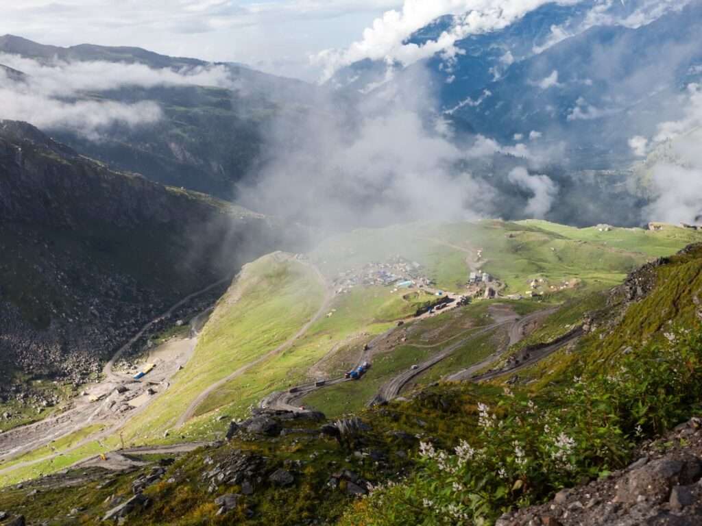 Plan your manali travel itinerary and visit rohtang pass, indulge with locals, make the best of your time.